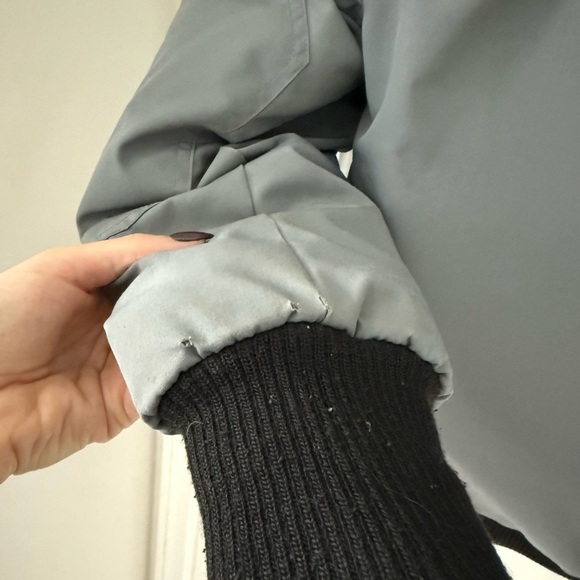 Canada Goose Chilliwack Bomber with Fur Hood - Gray - Small - Picture 8 of 8